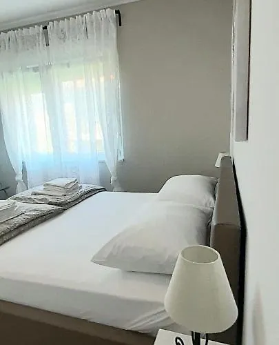 Roso Apartment *